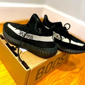 YEEZY 350 V2 Oreo (Size 6 US) in Box